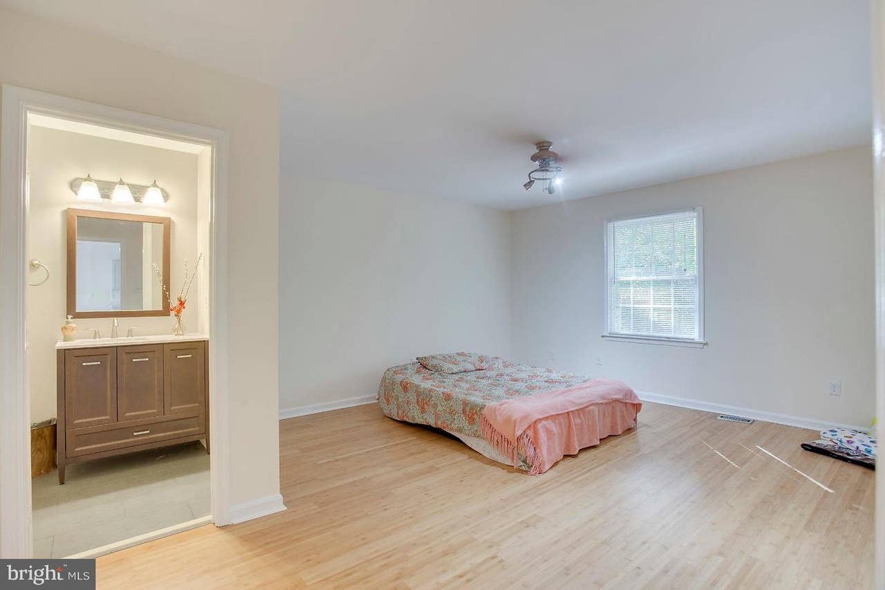 Large Suite available: MUST SEE
