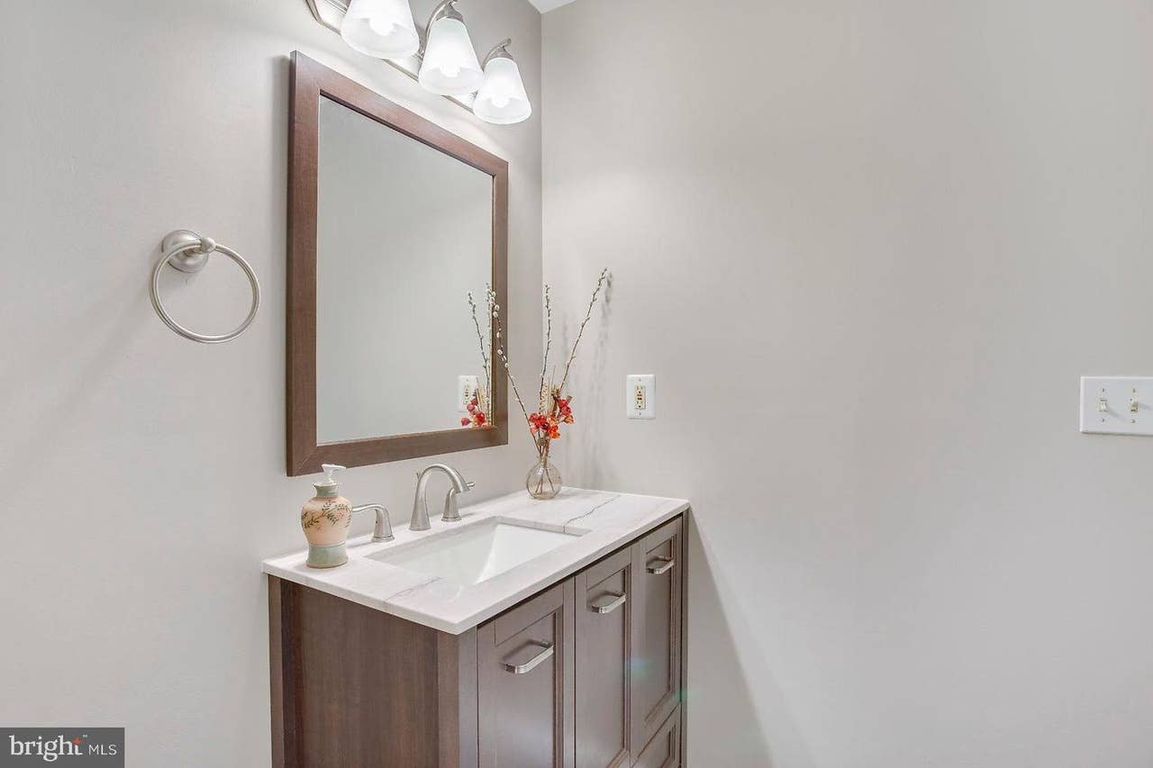 Large Suite available: MUST SEE