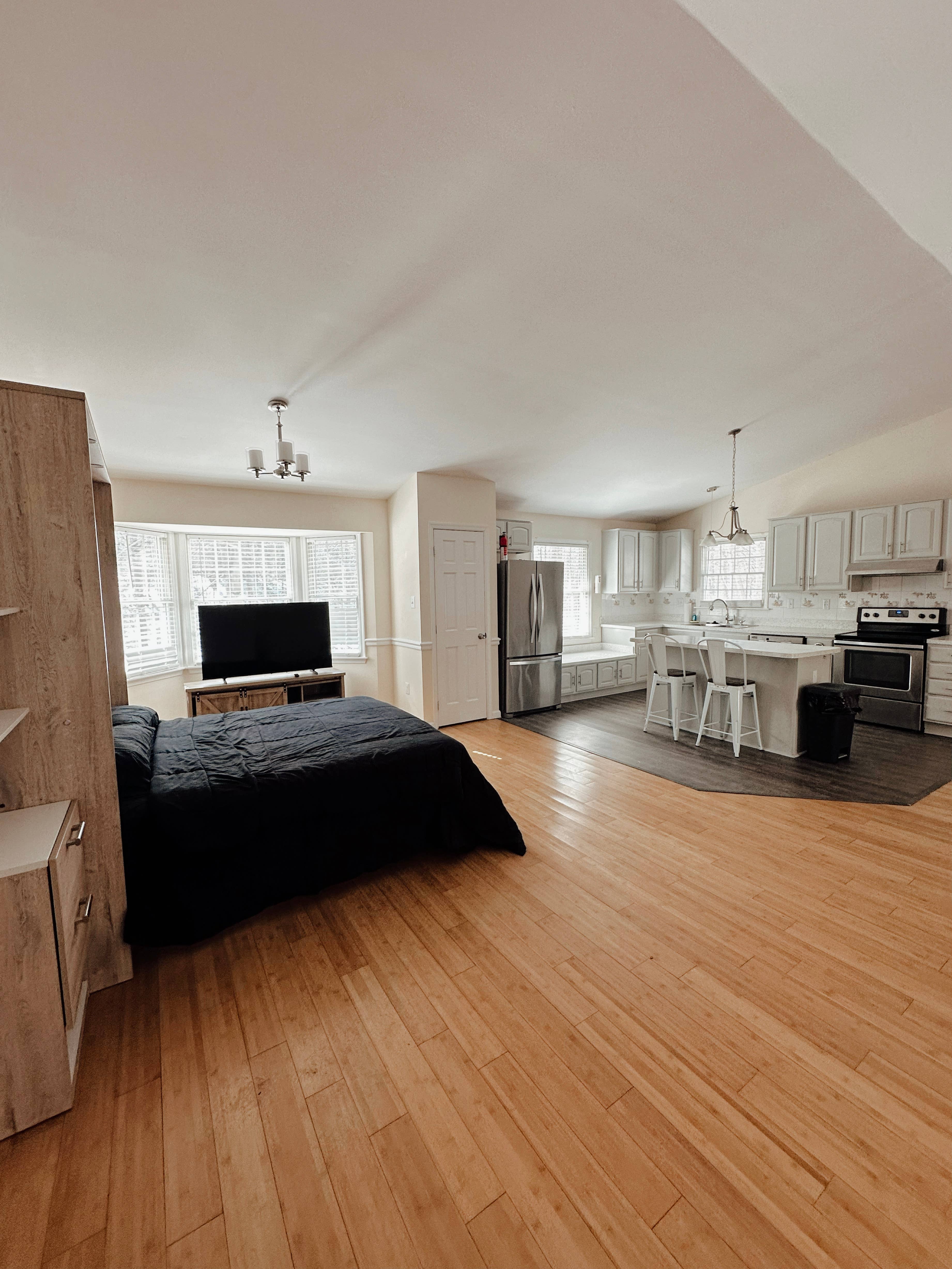 Large Suite available: MUST SEE