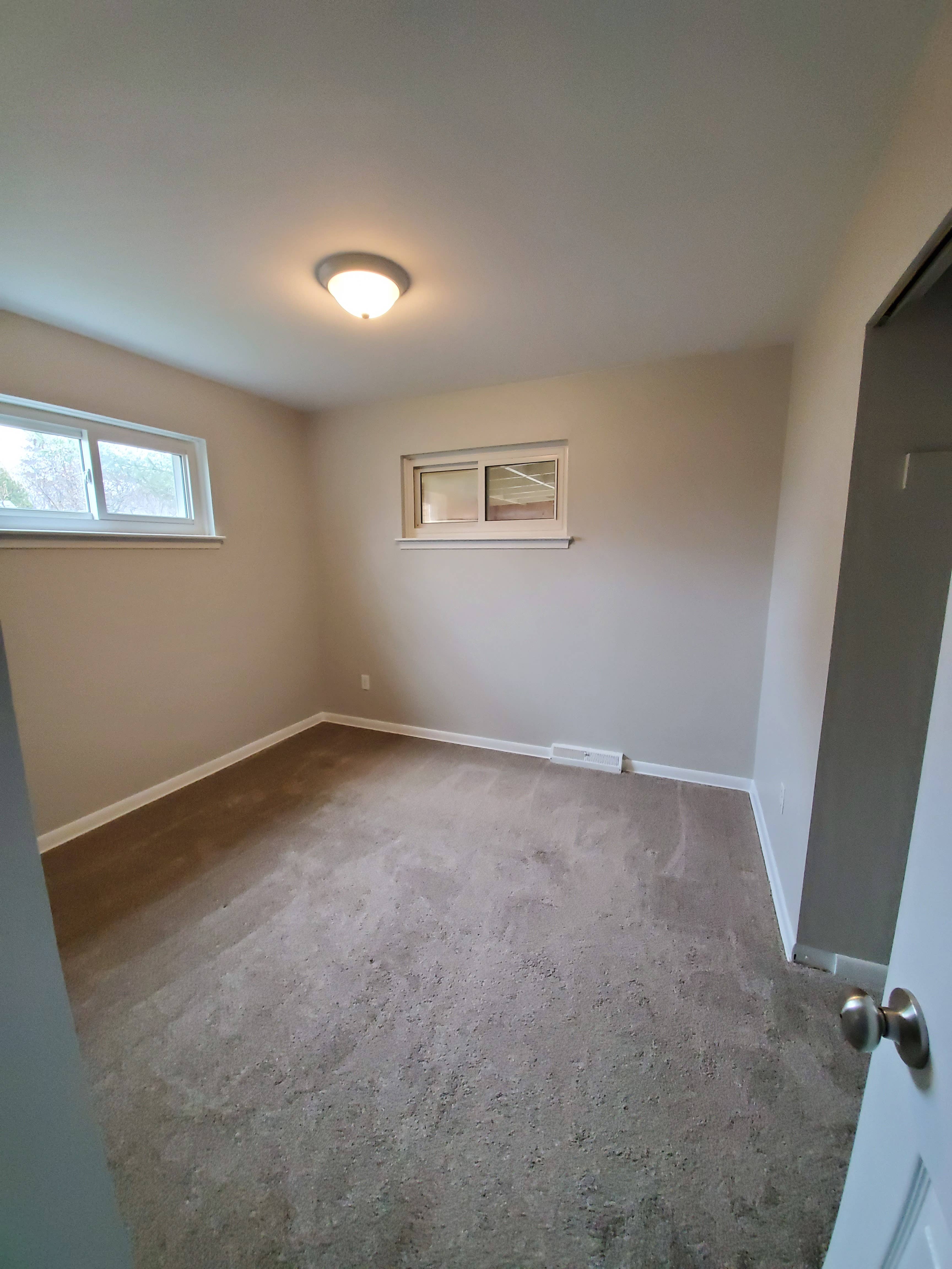 Looking for Roommate - Rochester MI