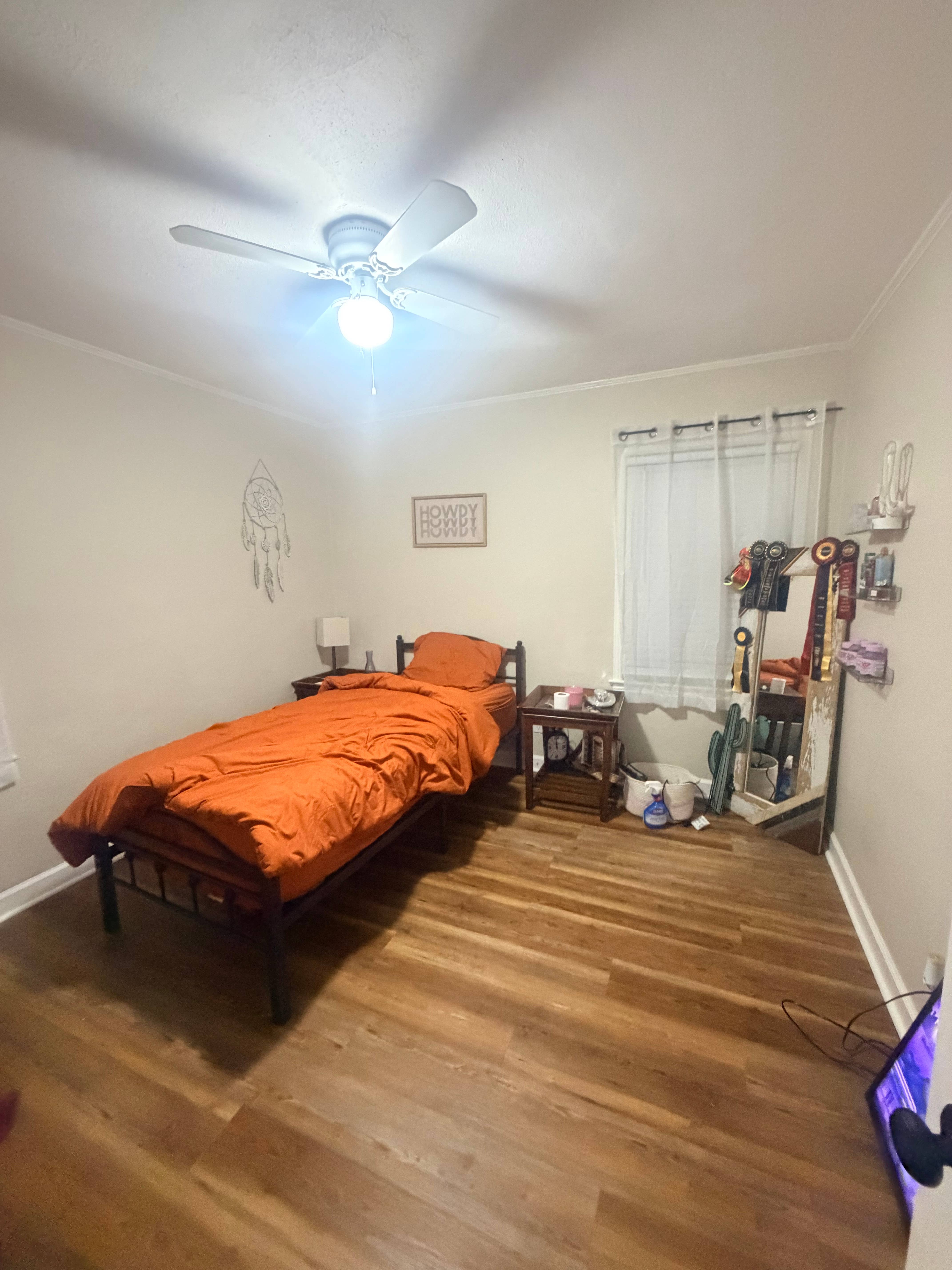 Looking for a roommate near fsu