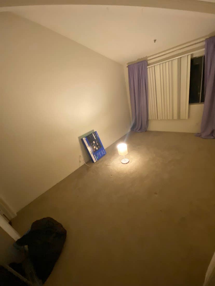 Spacious master bedroom for rent