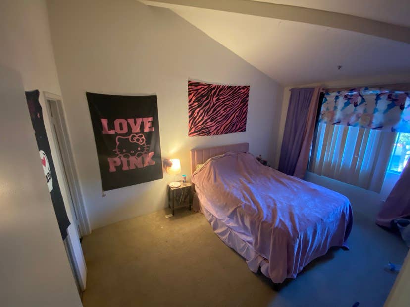 Spacious master bedroom for rent