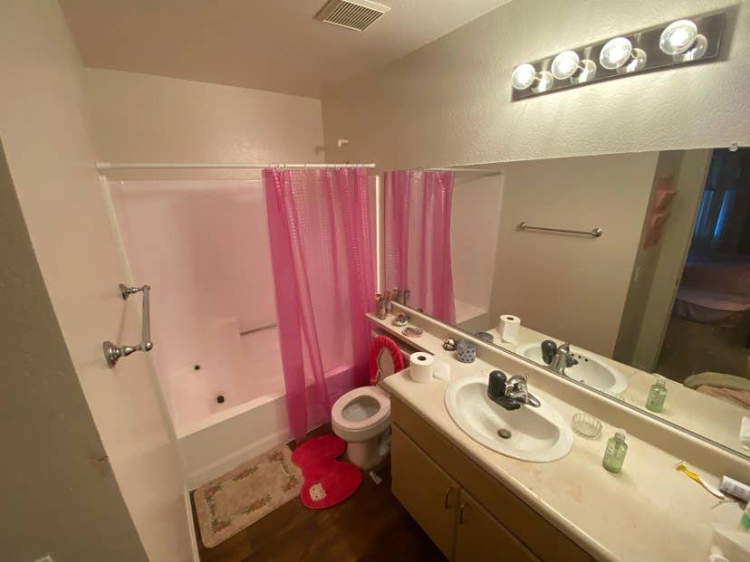Spacious master bedroom for rent