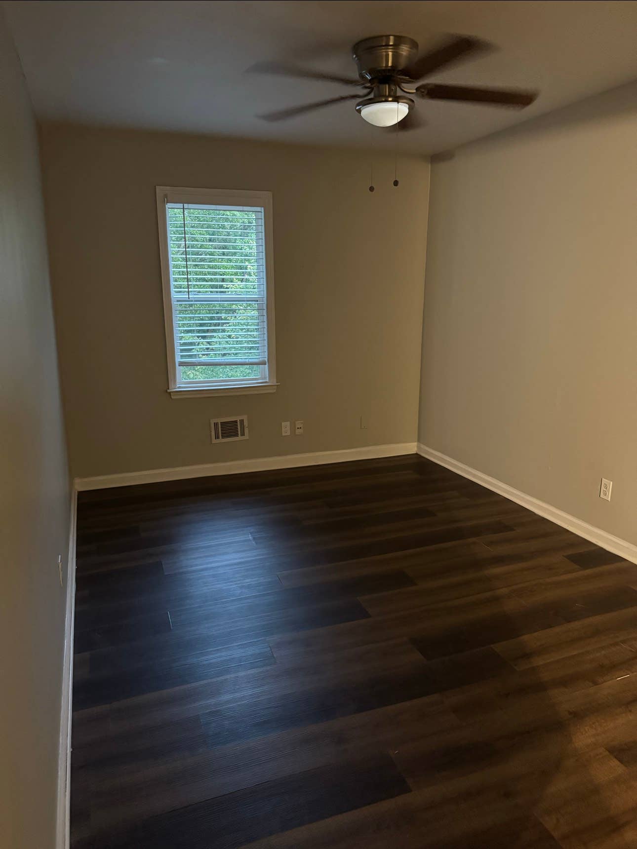FOR RENT / Room rent