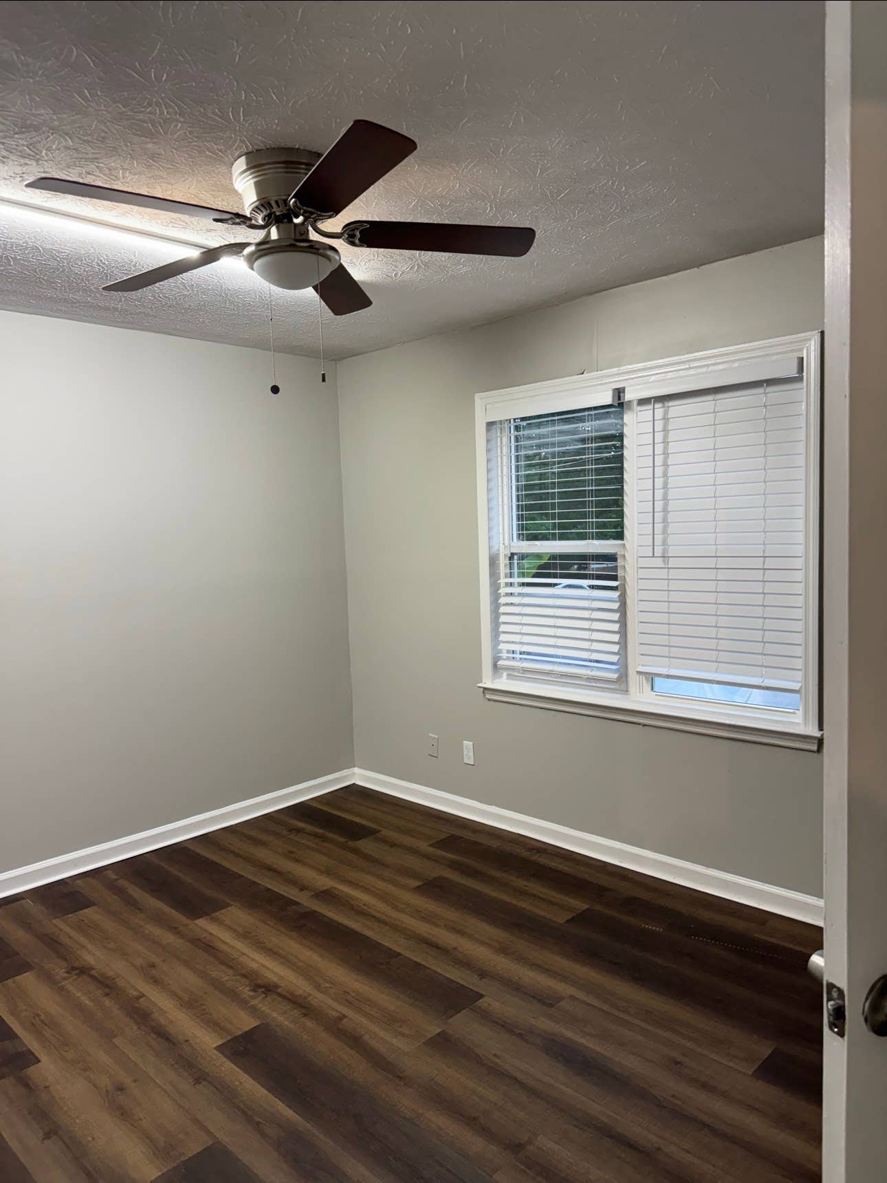 FOR RENT / Room rent