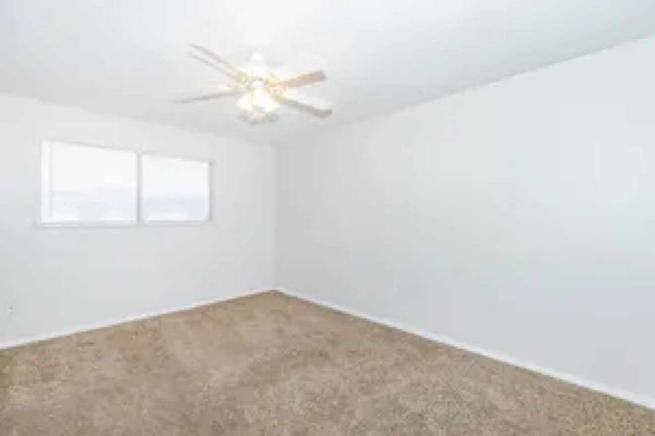 SINGLE ROOM