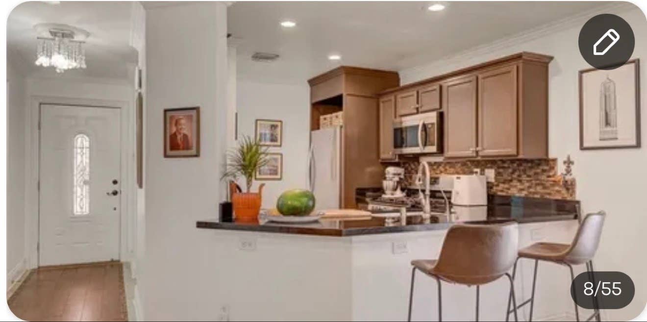 2 rooms wprivate bath & parking