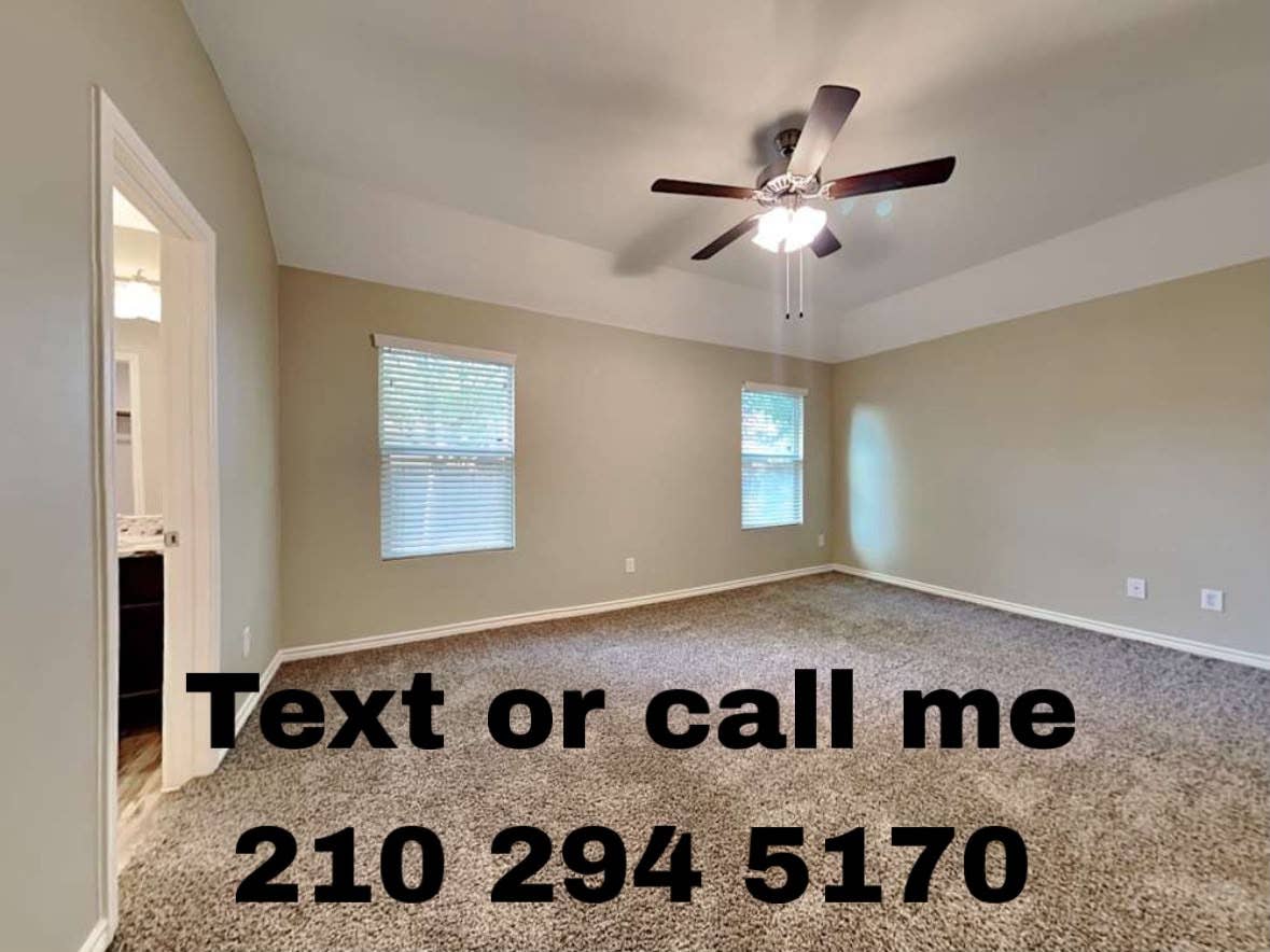 LARGE MASTER BEDROOM AVAILABLE