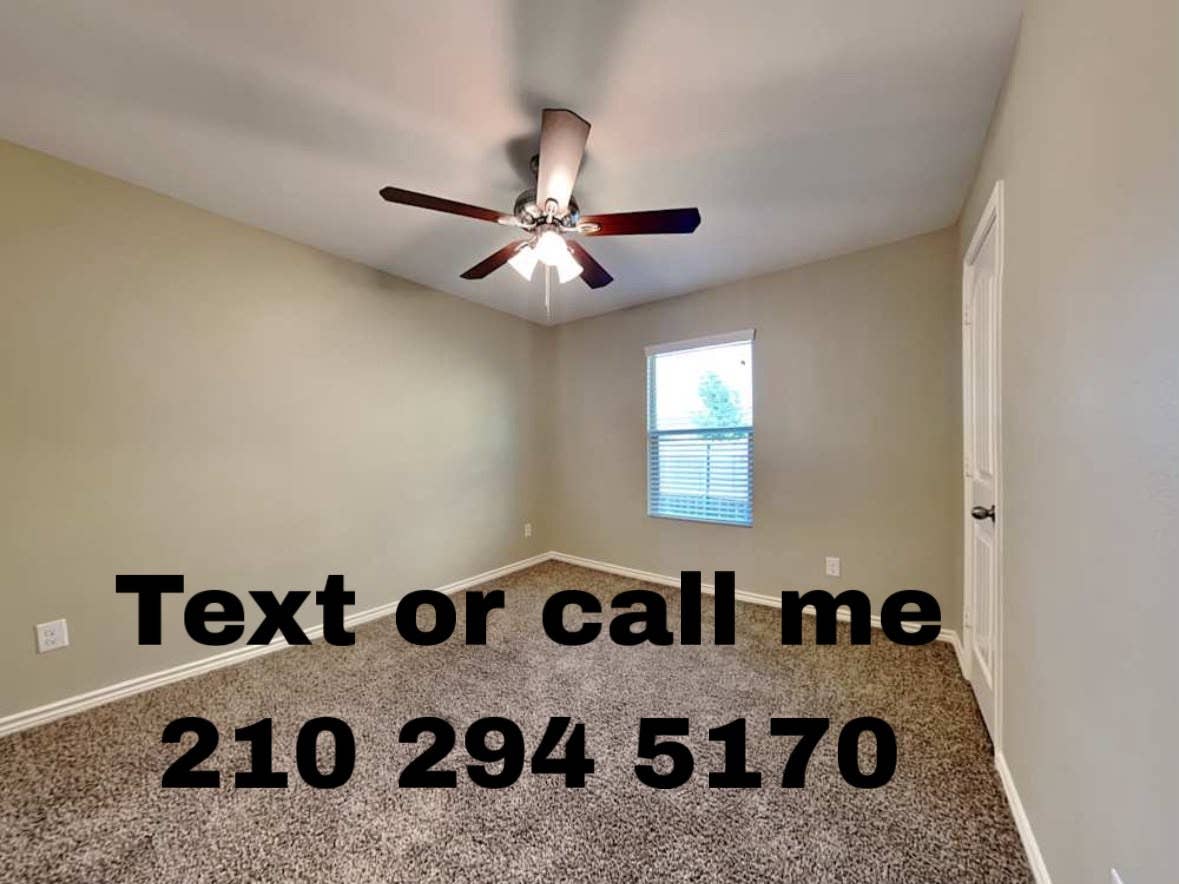 LARGE MASTER BEDROOM AVAILABLE