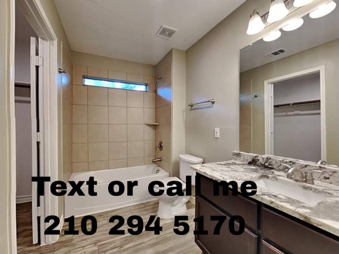 LARGE MASTER BEDROOM AVAILABLE