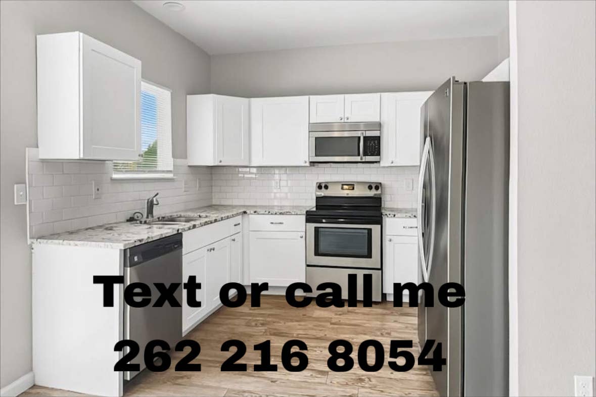 LARGE MASTER BEDROOM AVAILABLE
