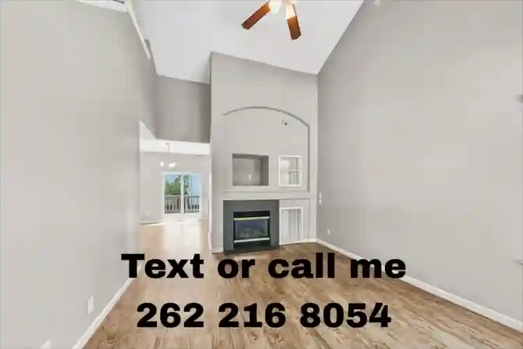 LARGE MASTER BEDROOM AVAILABLE