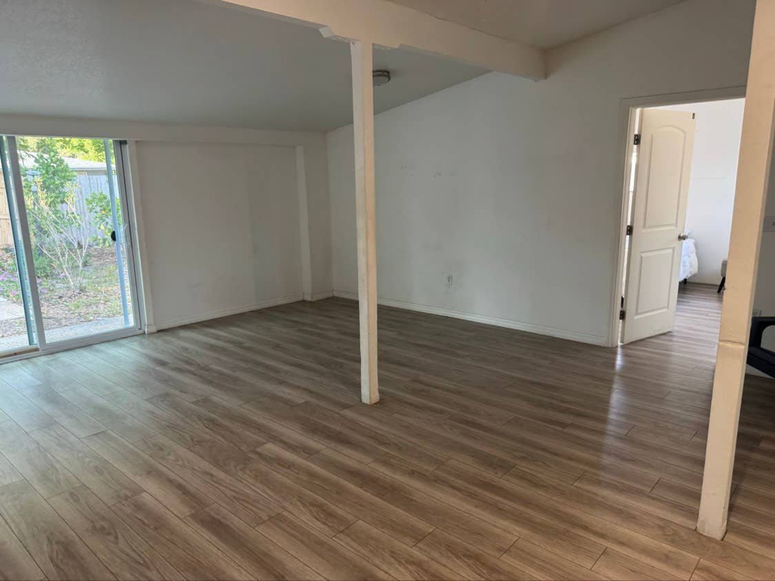 WEEKLY RENTAL $300