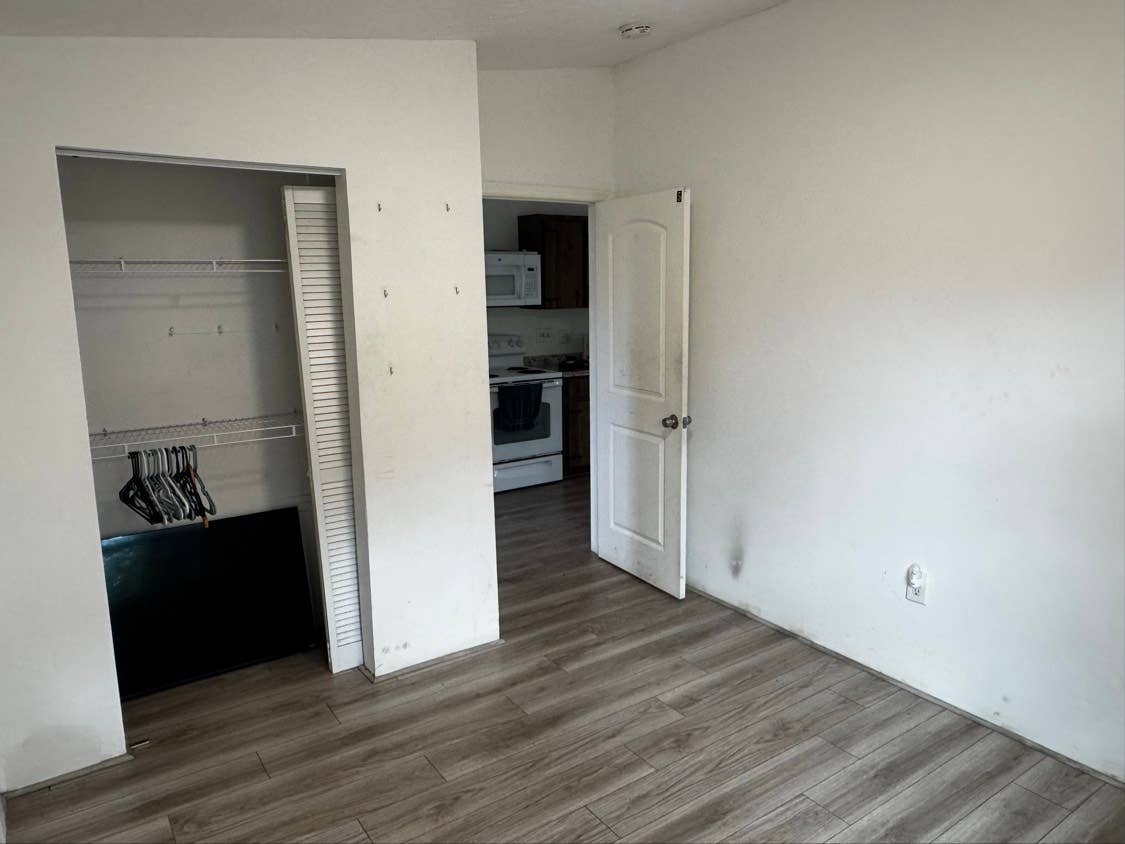 WEEKLY RENTAL $300