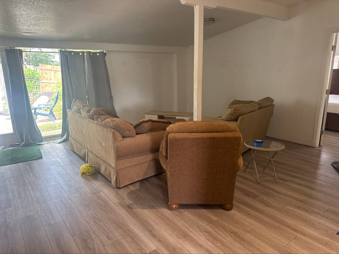 WEEKLY RENTAL $300