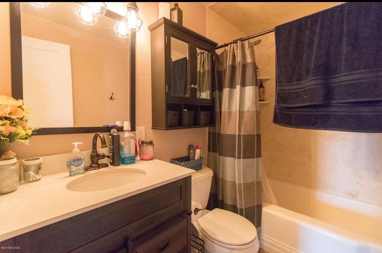 Looking for a Housematee