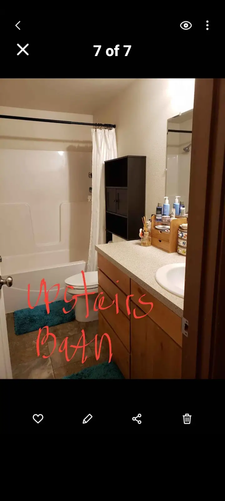 Room 9' x 11' w/ walkin closet