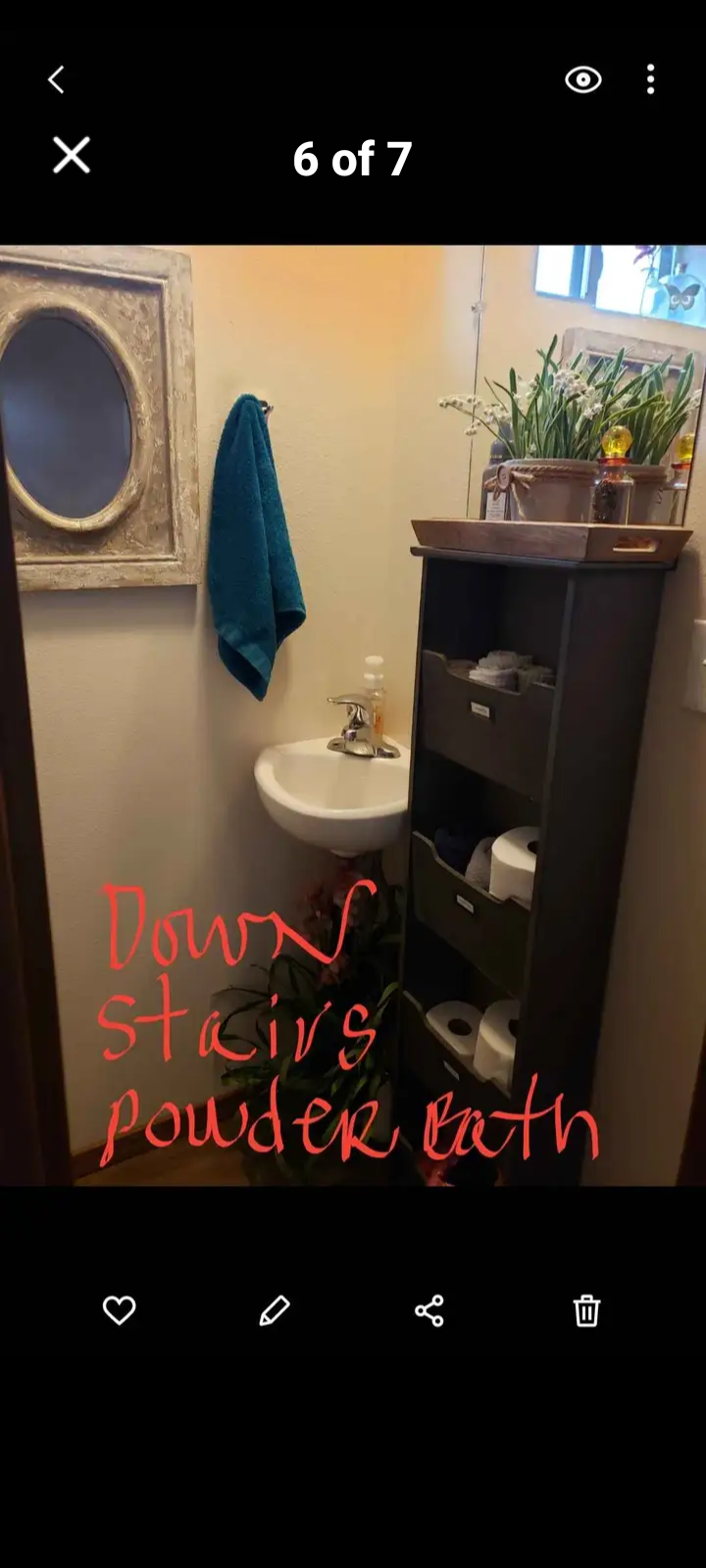 Room 9' x 11' w/ walkin closet