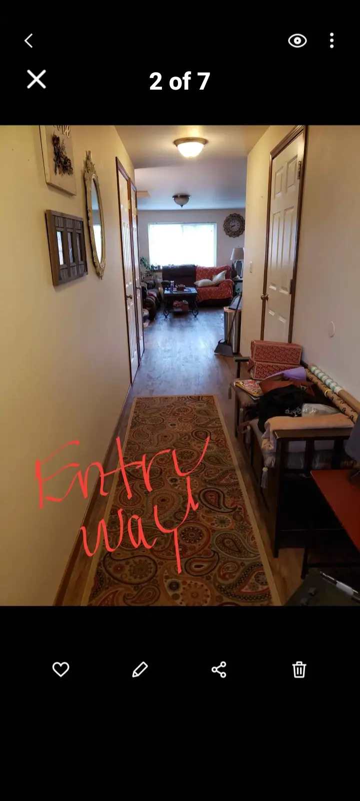 Room 9' x 11' w/ walkin closet