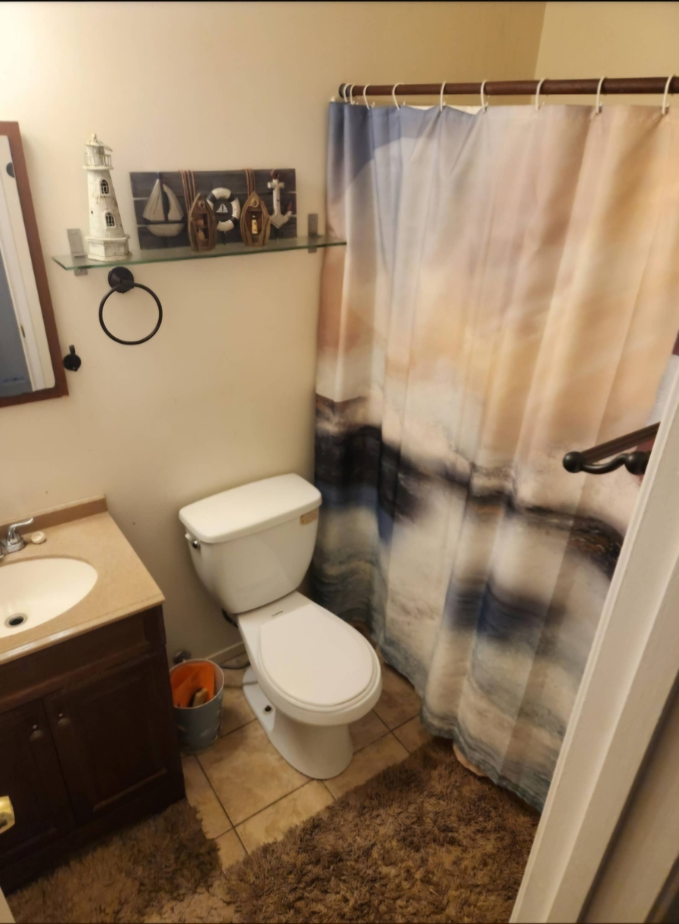 Single room available in townhome