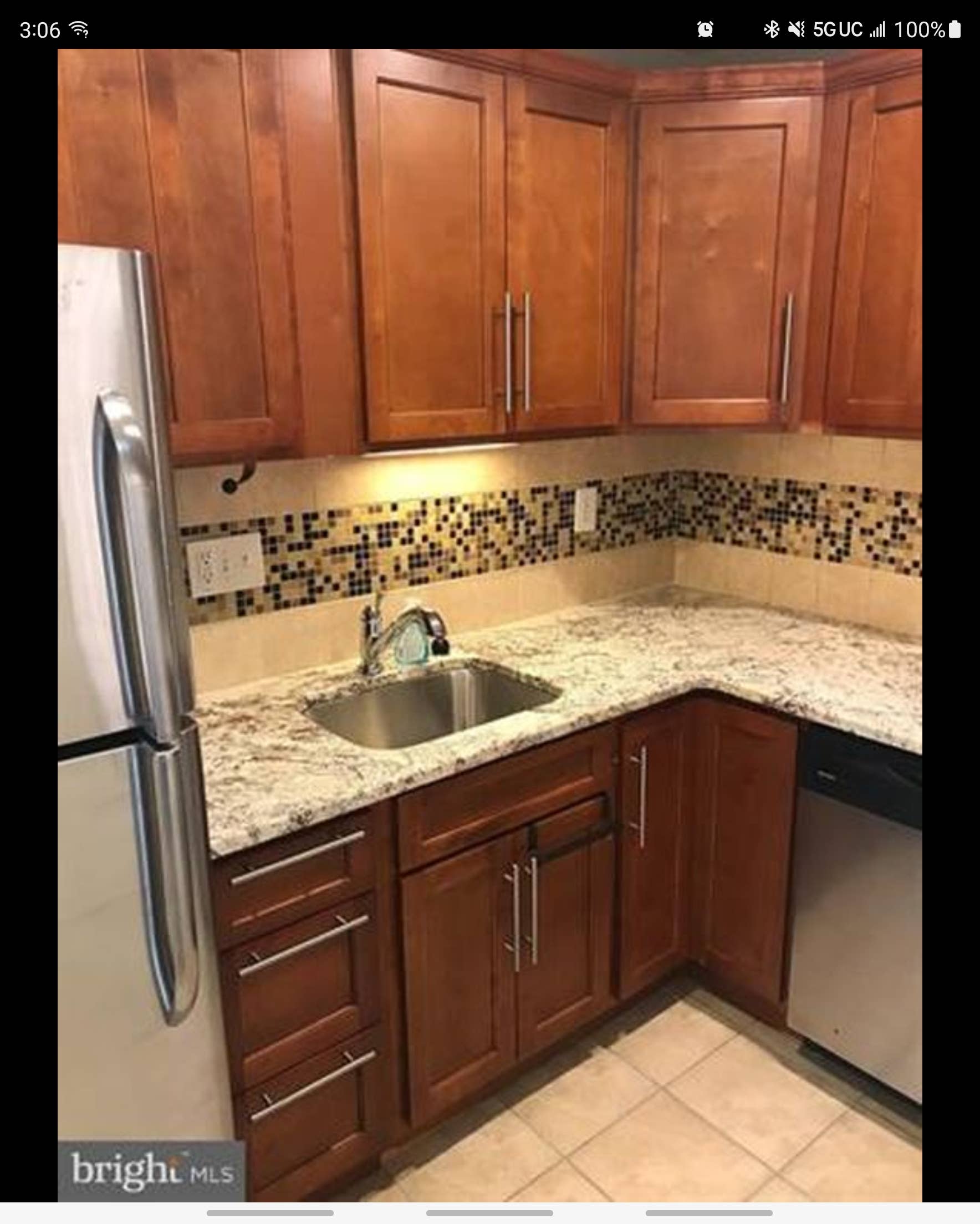 Single room available in townhome