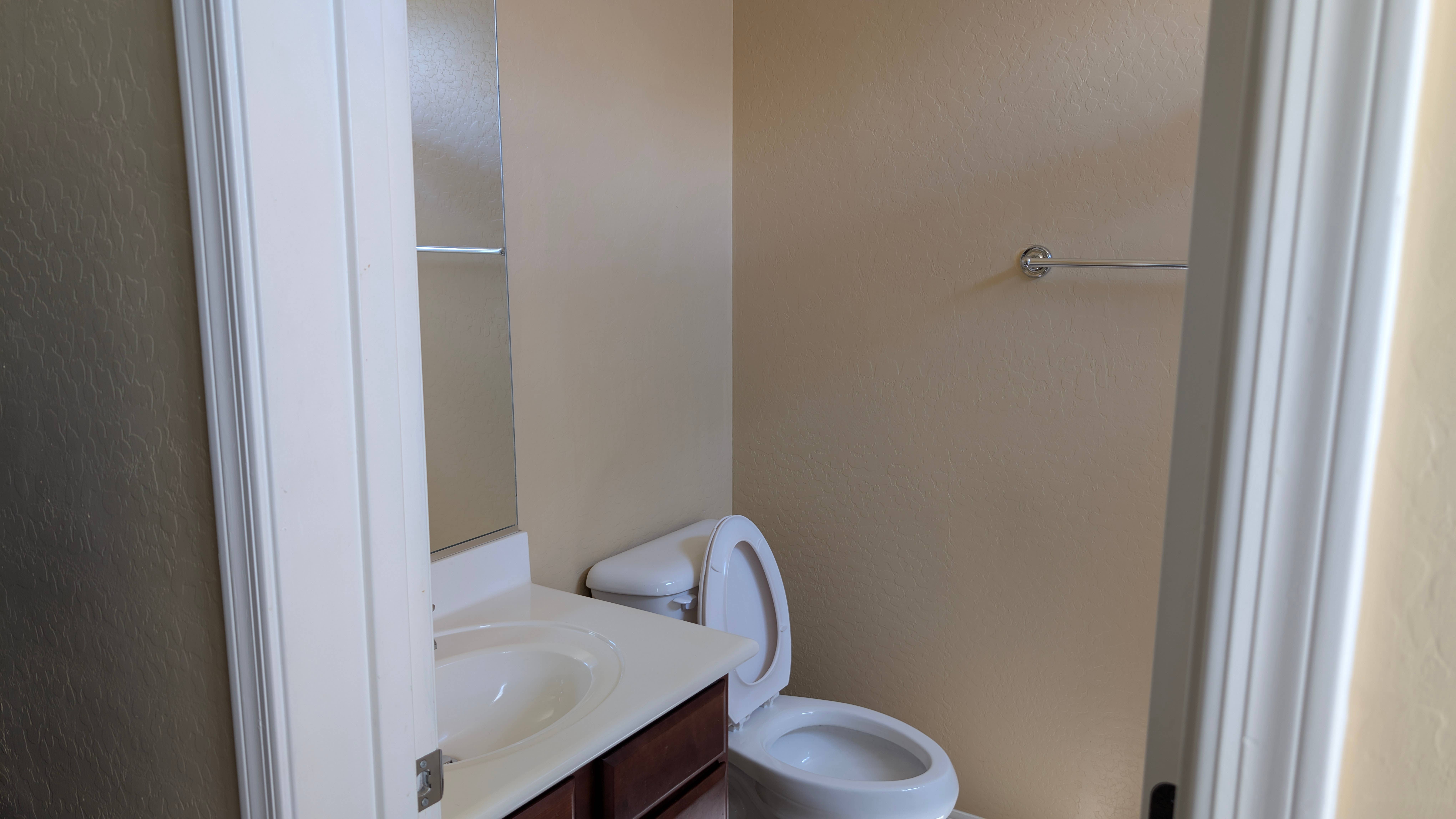 Bedroom wIn Room BathMin to TSMC