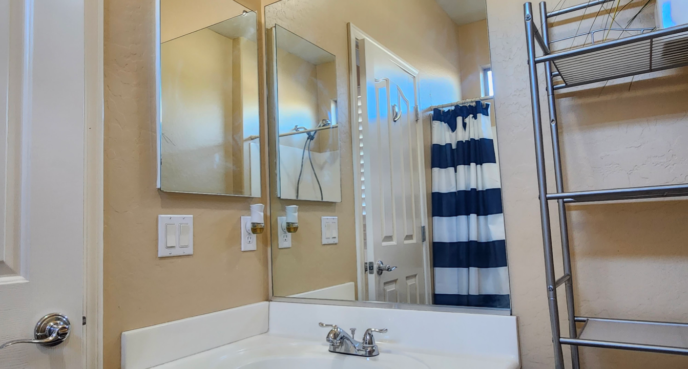 Bedroom wIn Room BathMin to TSMC