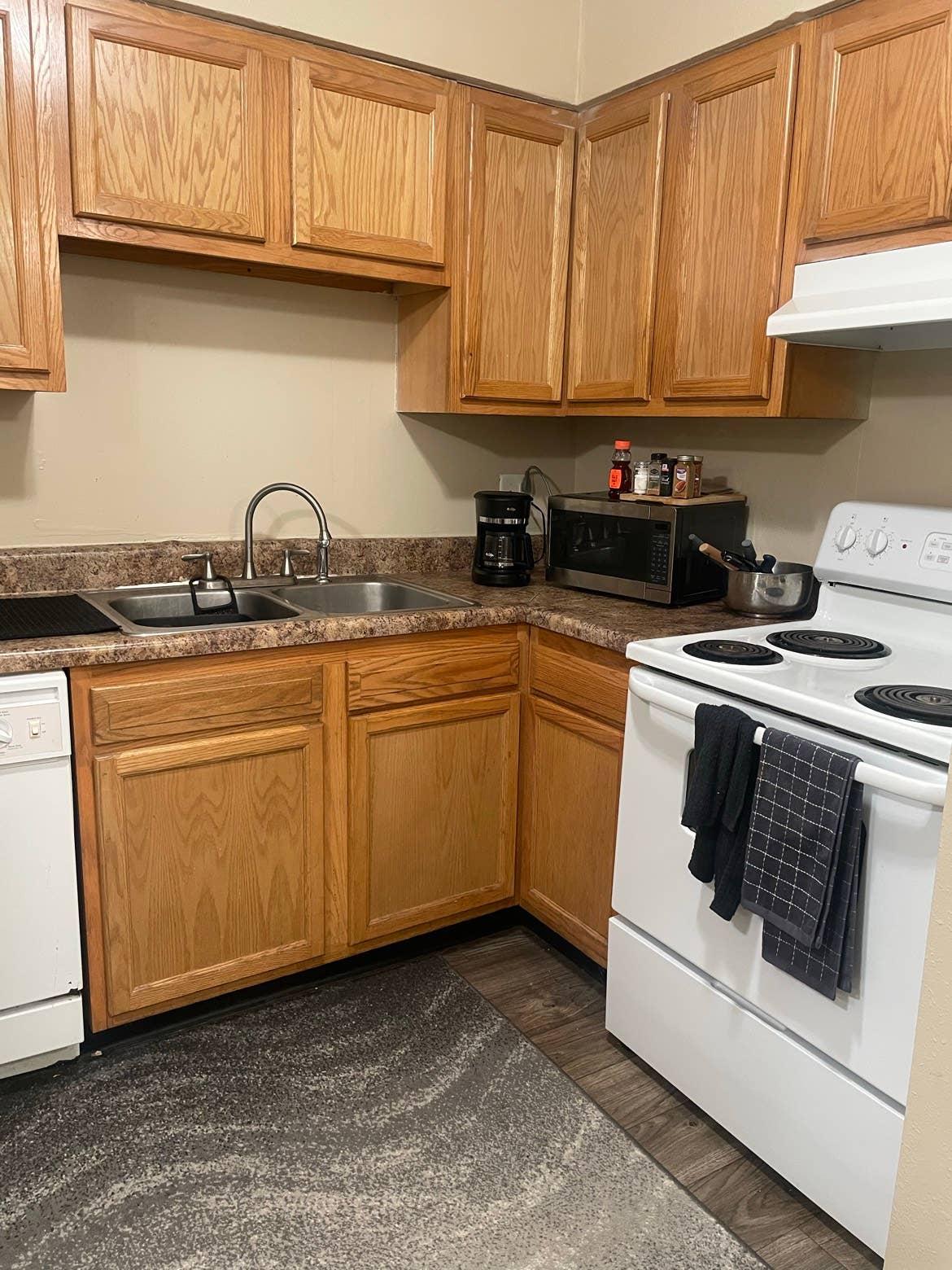 Roommate Wanted 2 bed 1 bath $700mo