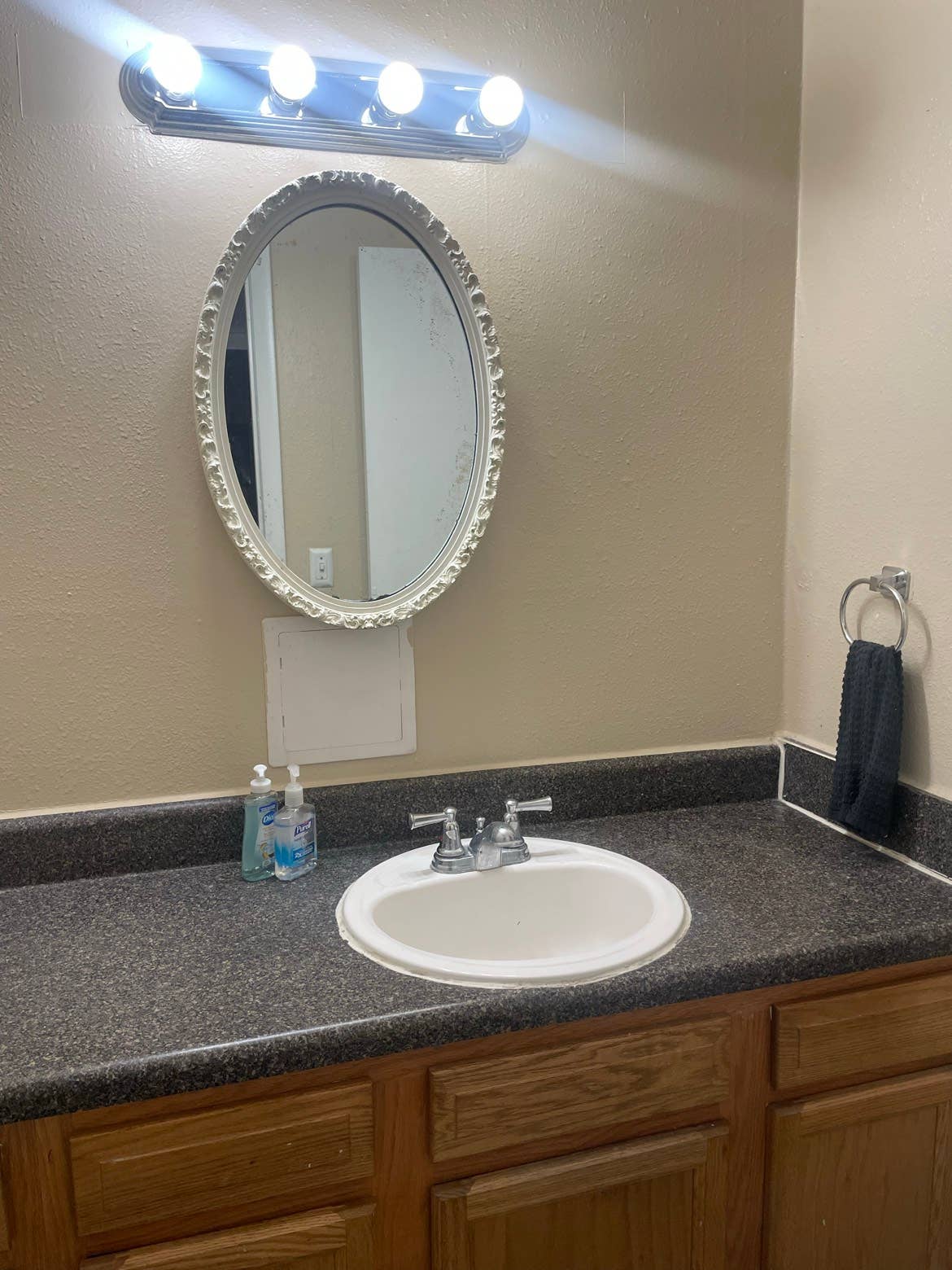 Roommate Wanted 2 bed 1 bath $700mo