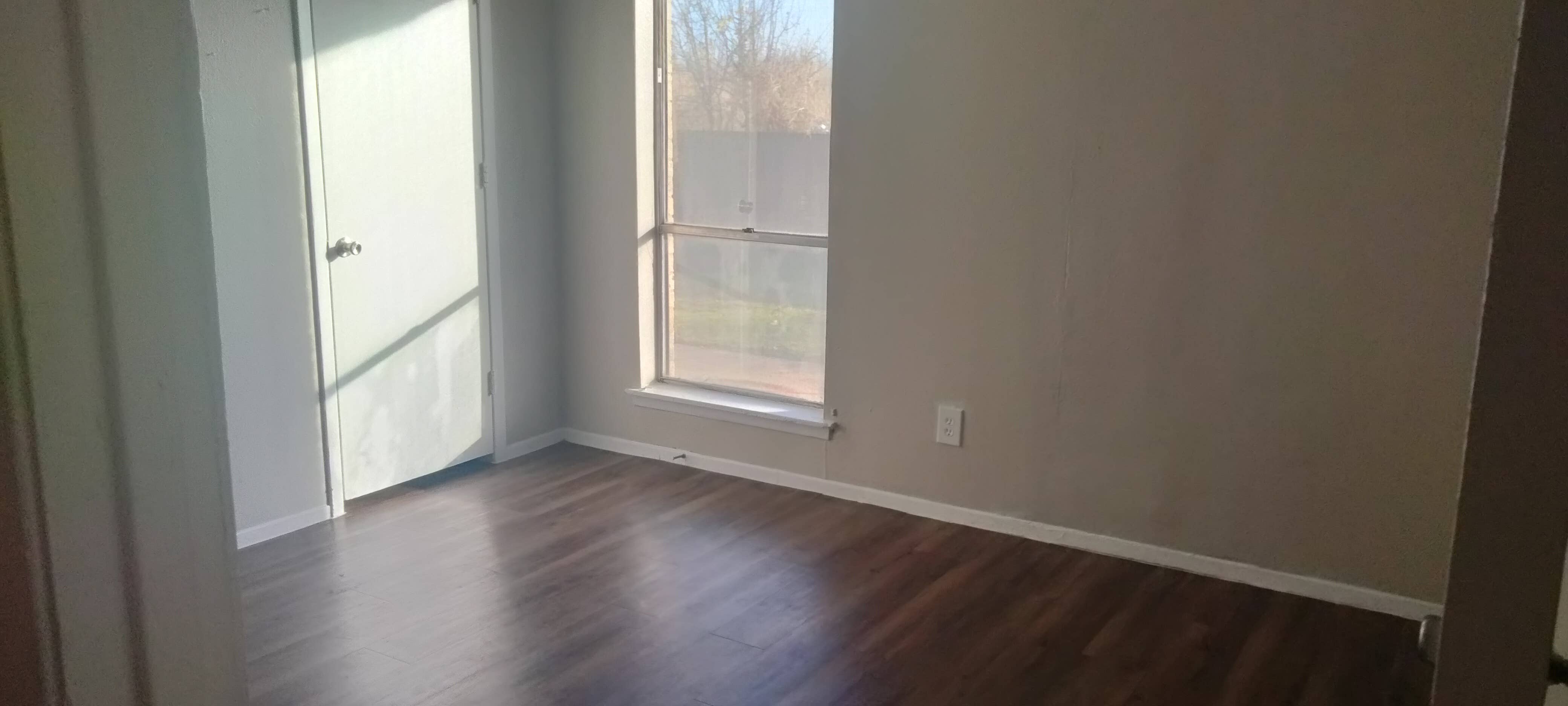 Room in 2 bed 1 bath apartment
