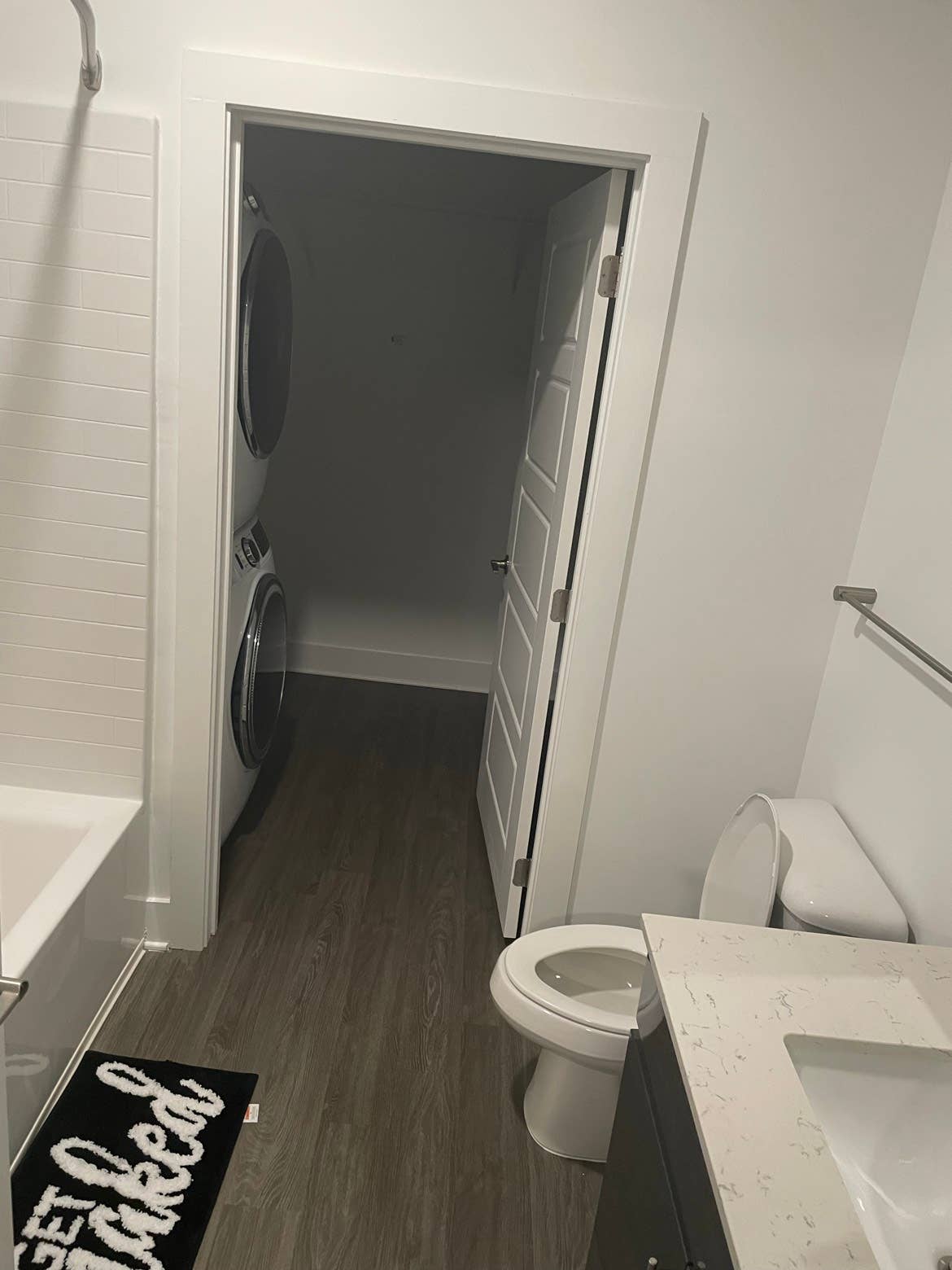 Room for Rent in cozy Southend Apt!