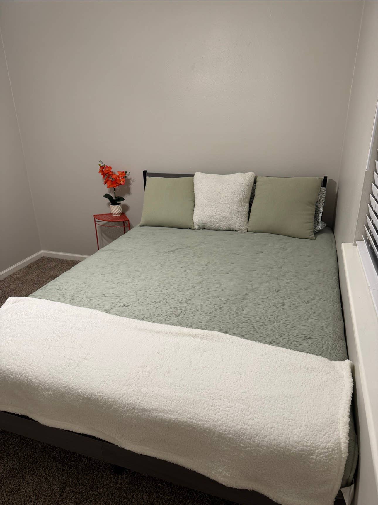 Fully Furnished Rm - Quiet 5 Bd Hm