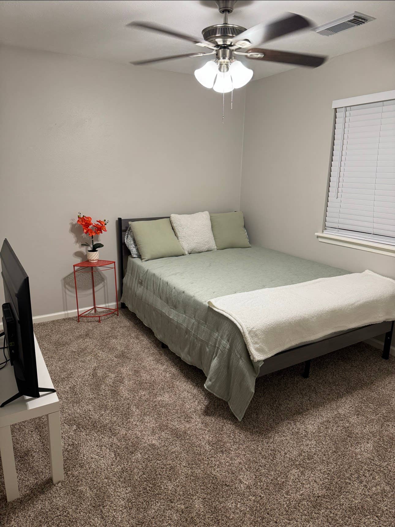 Fully Furnished Rm - Quiet 5 Bd Hm