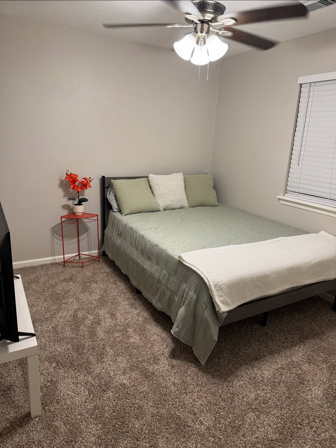 Fully Furnished Rm - Quiet 5 Bd Hm