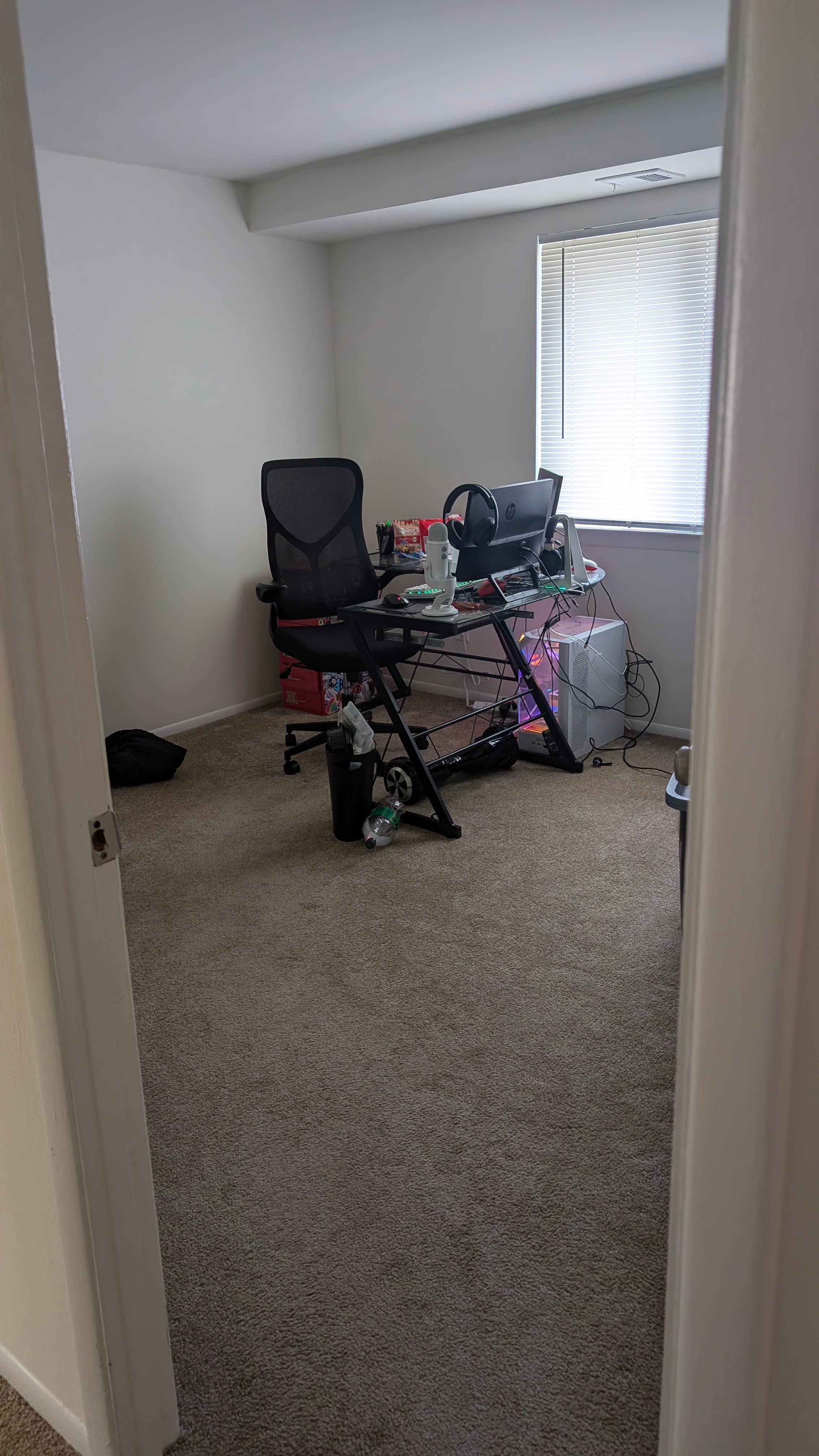 Room for rent in a 2br1ba apt