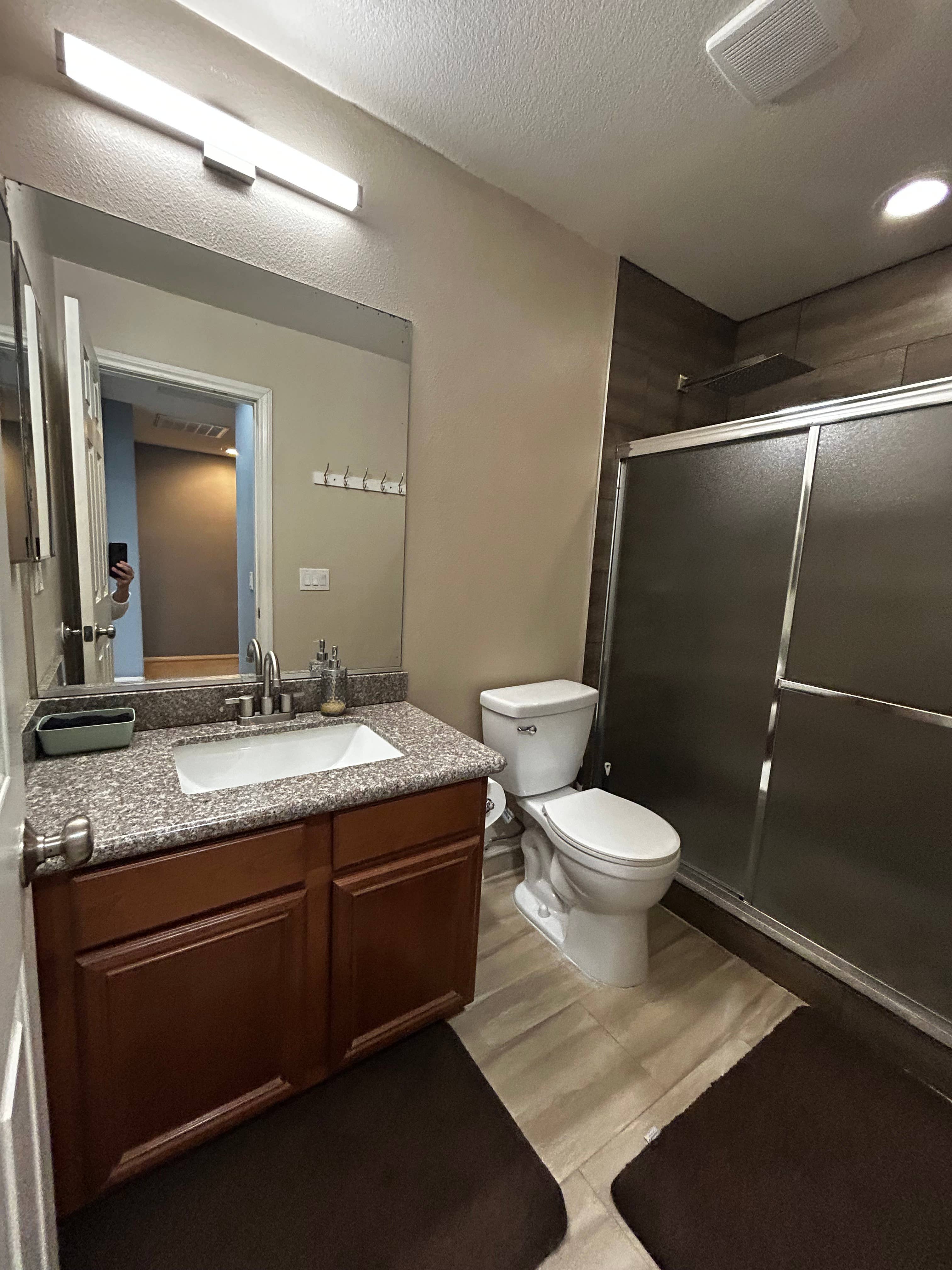 Private room near Claremont Village