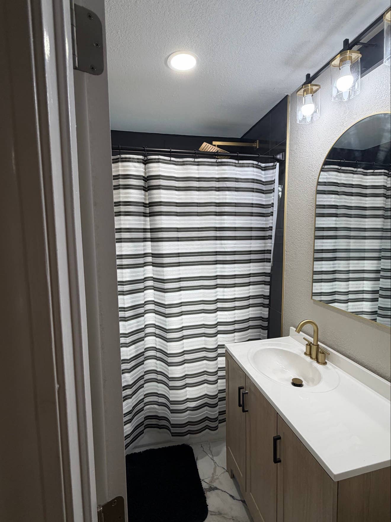 Female Room White Rock Lake! Nov 1