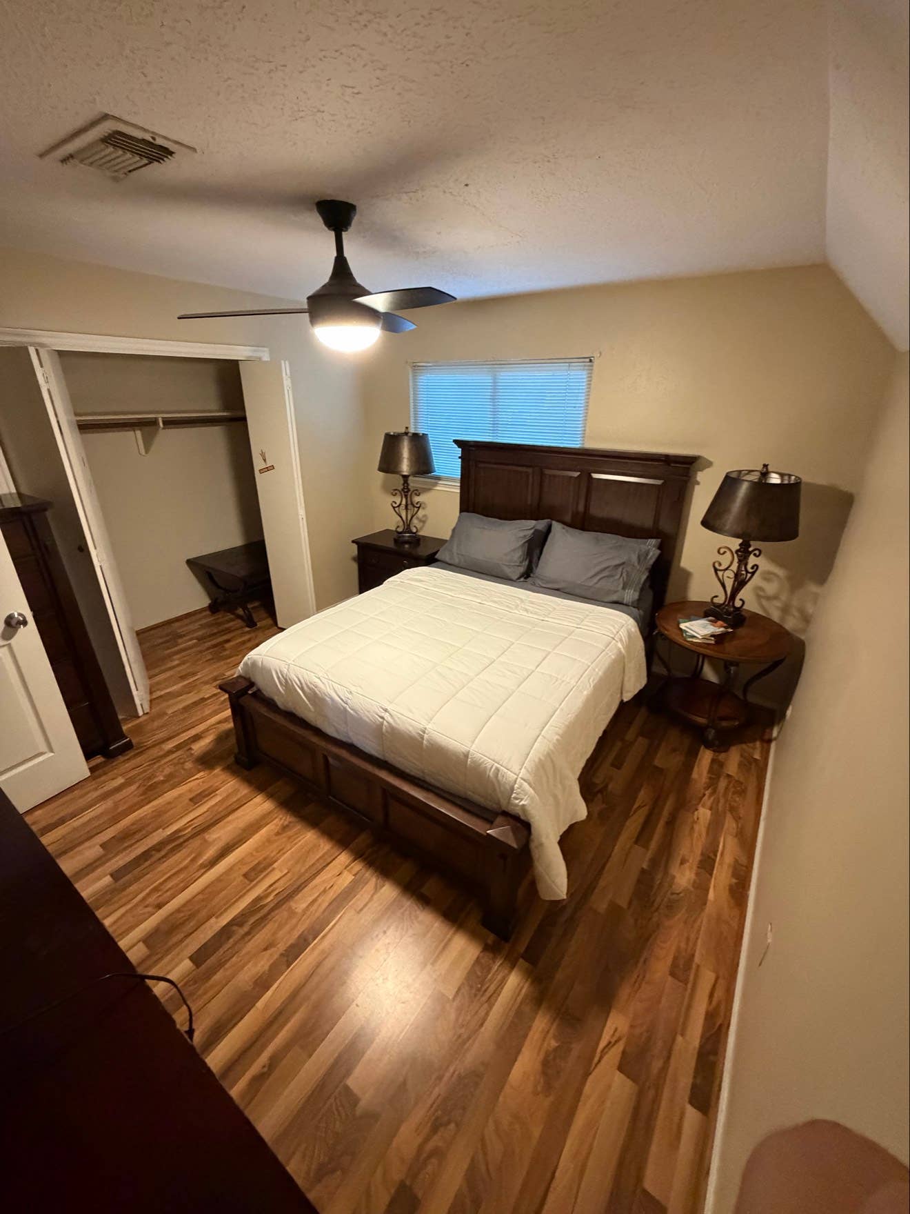 Large private furnished room wBills
