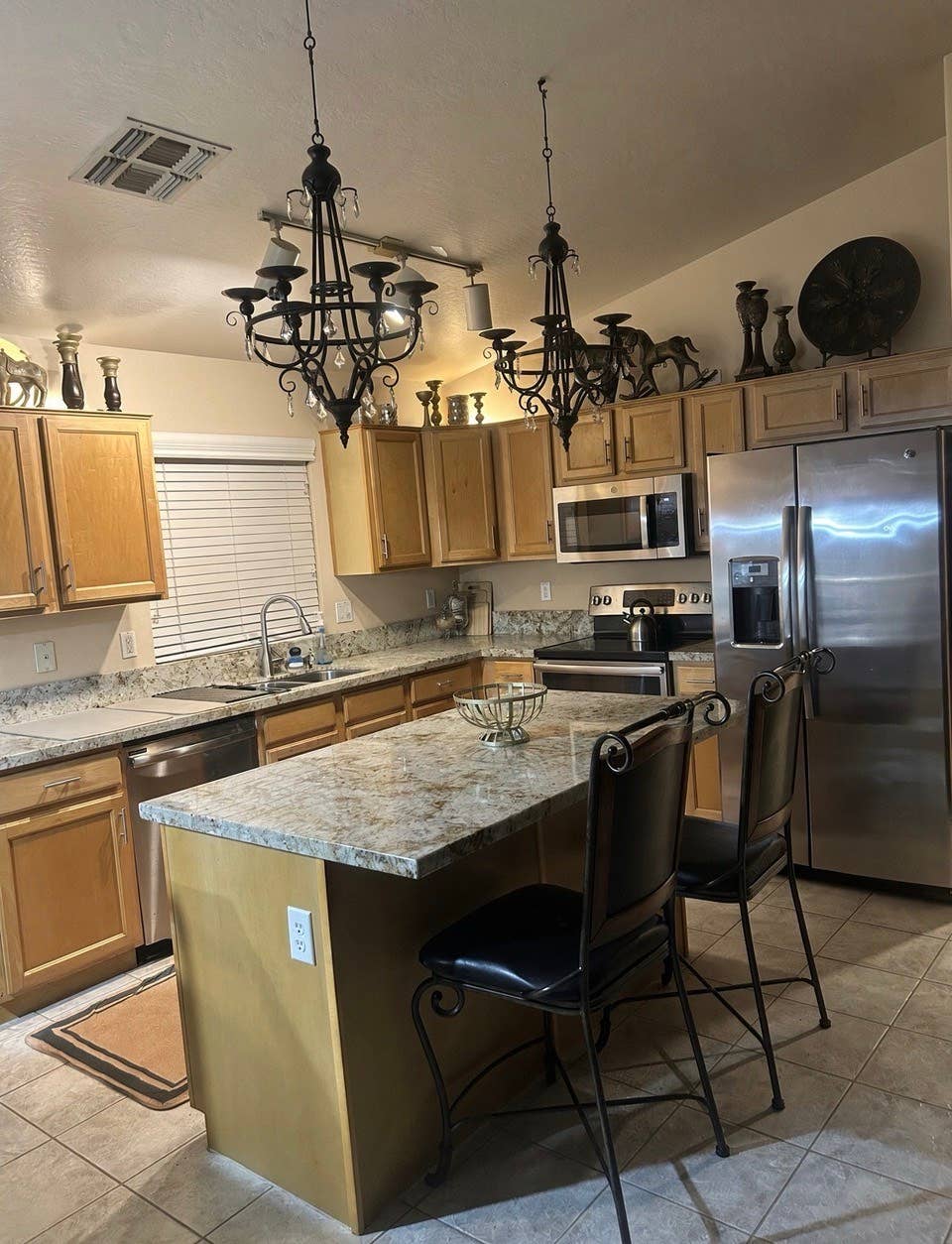 Queen Suite Utilizes Included