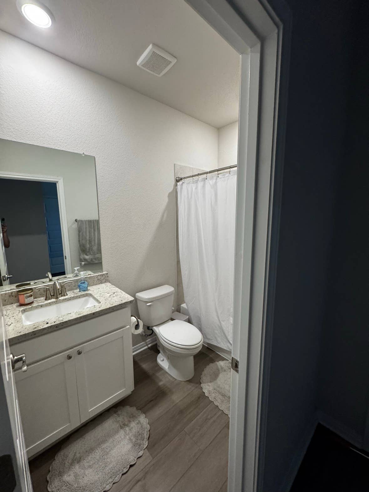 900 mon, private roombath