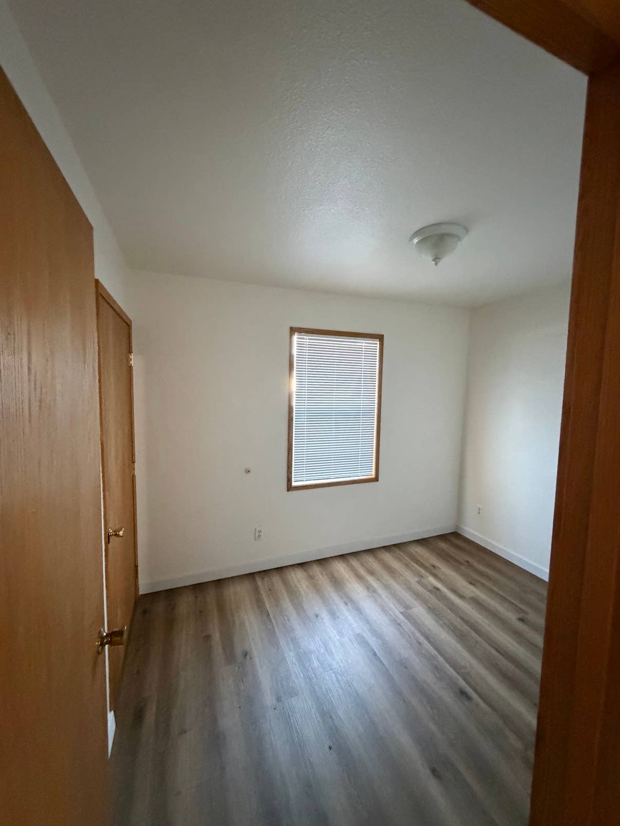 Cozy room near grocery store