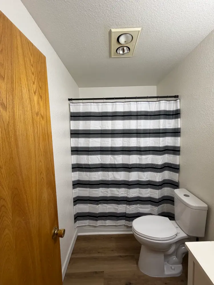 Cozy room near grocery store