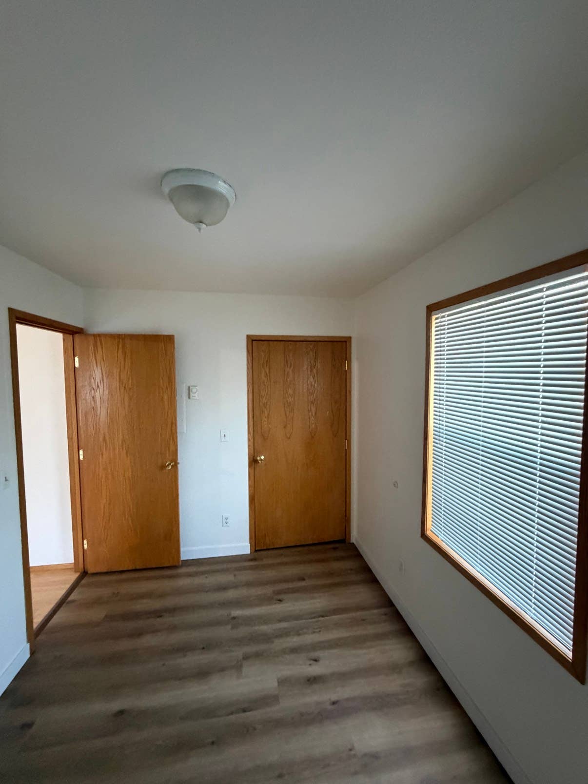 Cozy room near grocery store