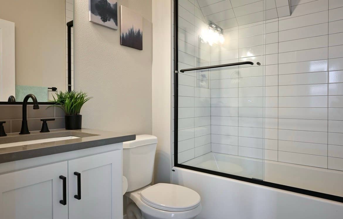 Rooms for rent in newer home