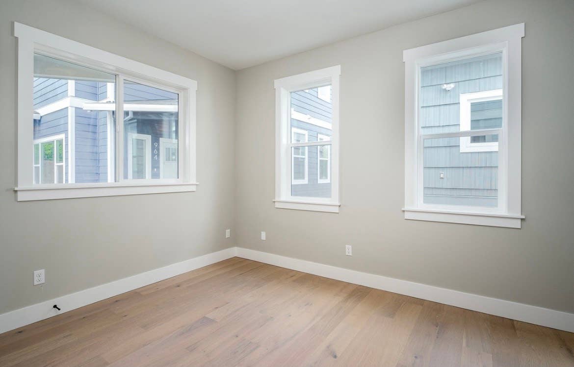 Rooms for rent in newer home