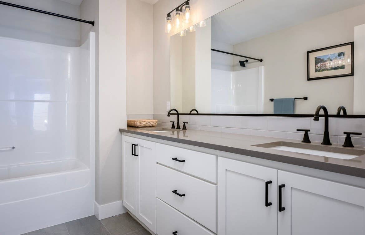 Rooms for rent in newer home