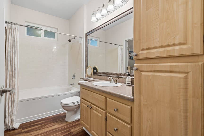 Furnished Room, Bath, Util. Folsom