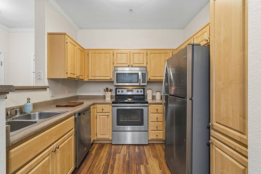 Furnished Room, Bath, Util. Folsom