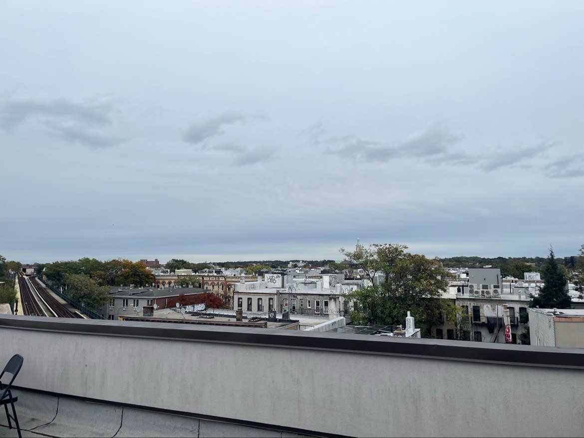 2 Bed/1 bath in ridgewood off LM
